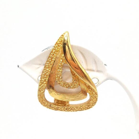 Vintage Monet Gold Plated Clip-on Earrings, Easy Close Clasps - Picture 6 of 8